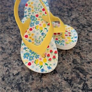 Old Navy Kids Floral Flip Flops - Yellow and Multicolor